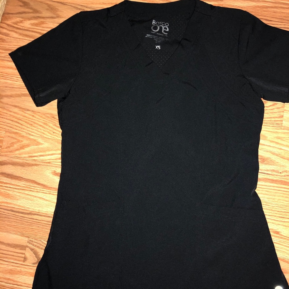 Barco One XS Scrub Top